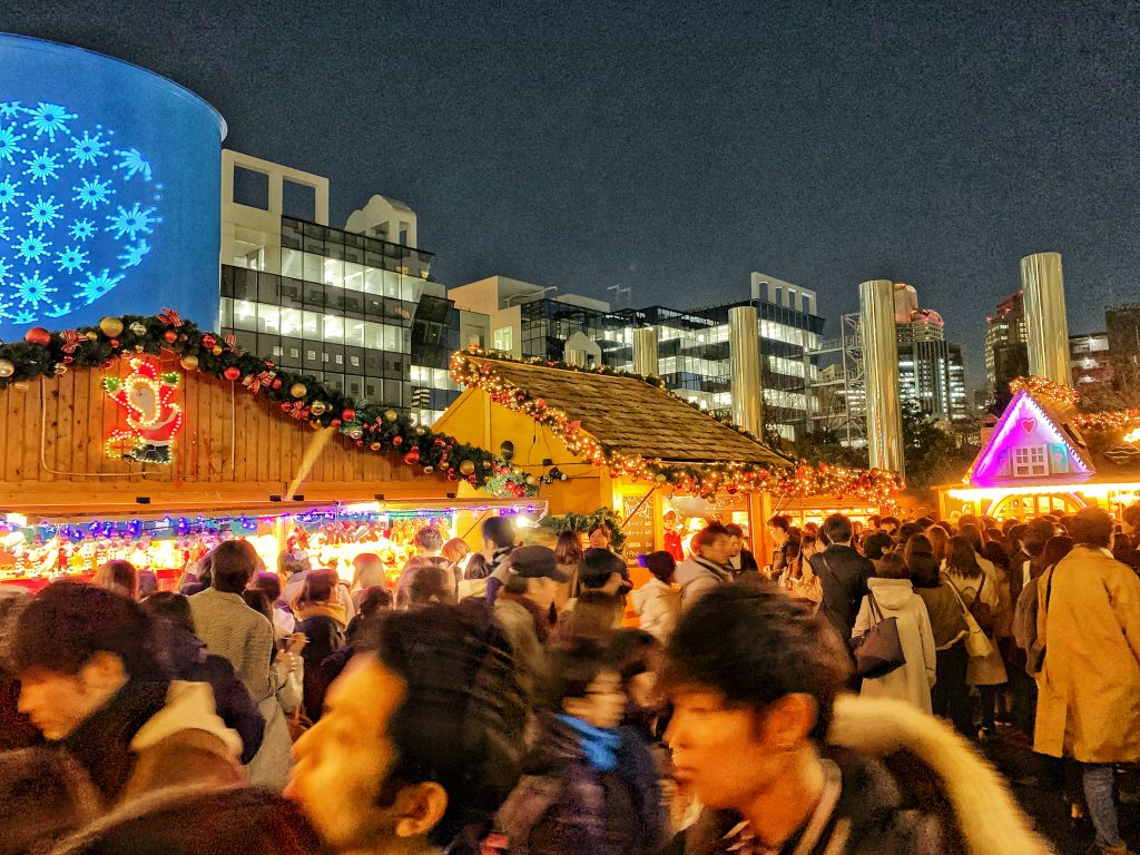 Big crowd at the Christmas market